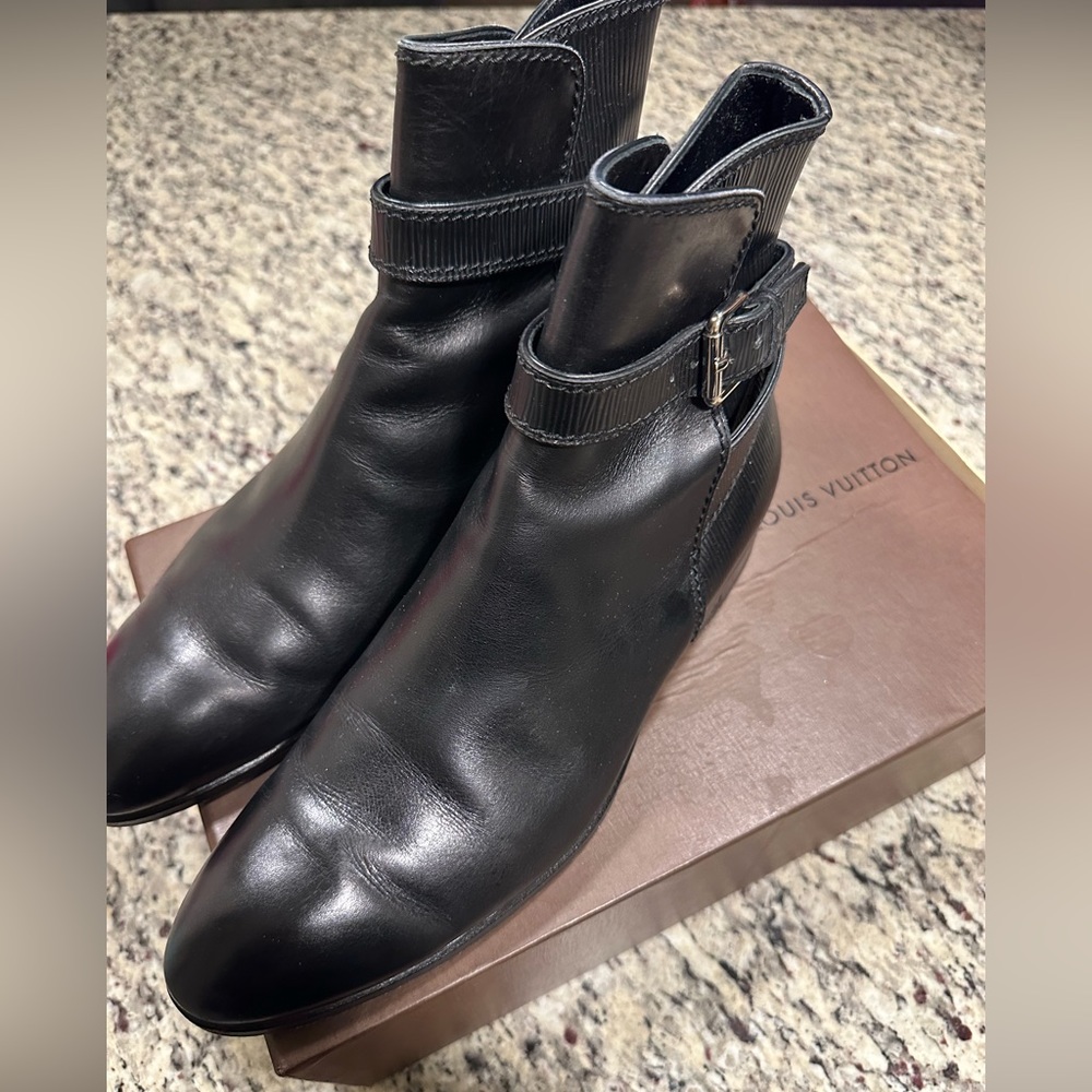 Louis Vuitton Borough Ankle Boots Size 8